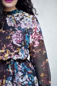Girl With Curves blogger Tanesha Awasthi wears a long sleeve floral print dress midi dress.