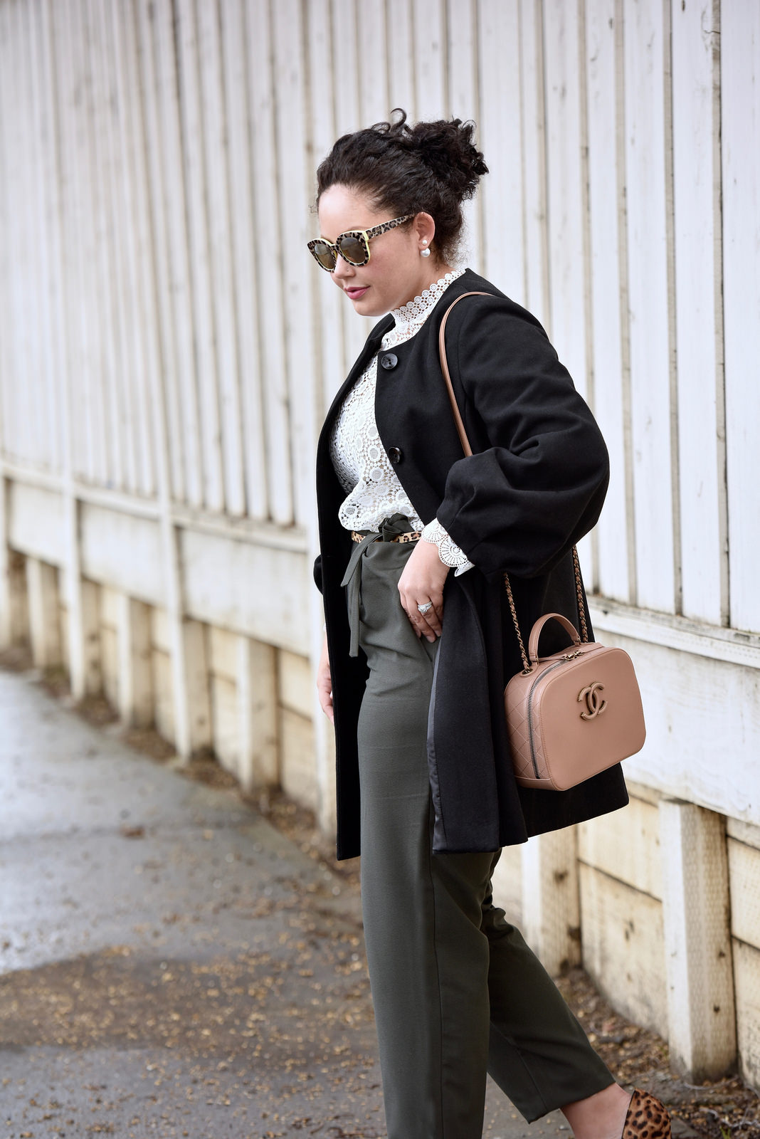 2 ways to wear a collarless coat