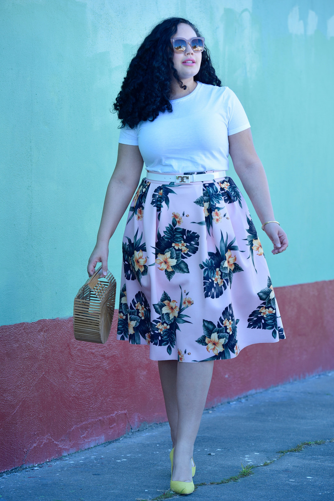 How to Wear Tropical Print When You Aren’t on Vacation via @GirlwithCurves