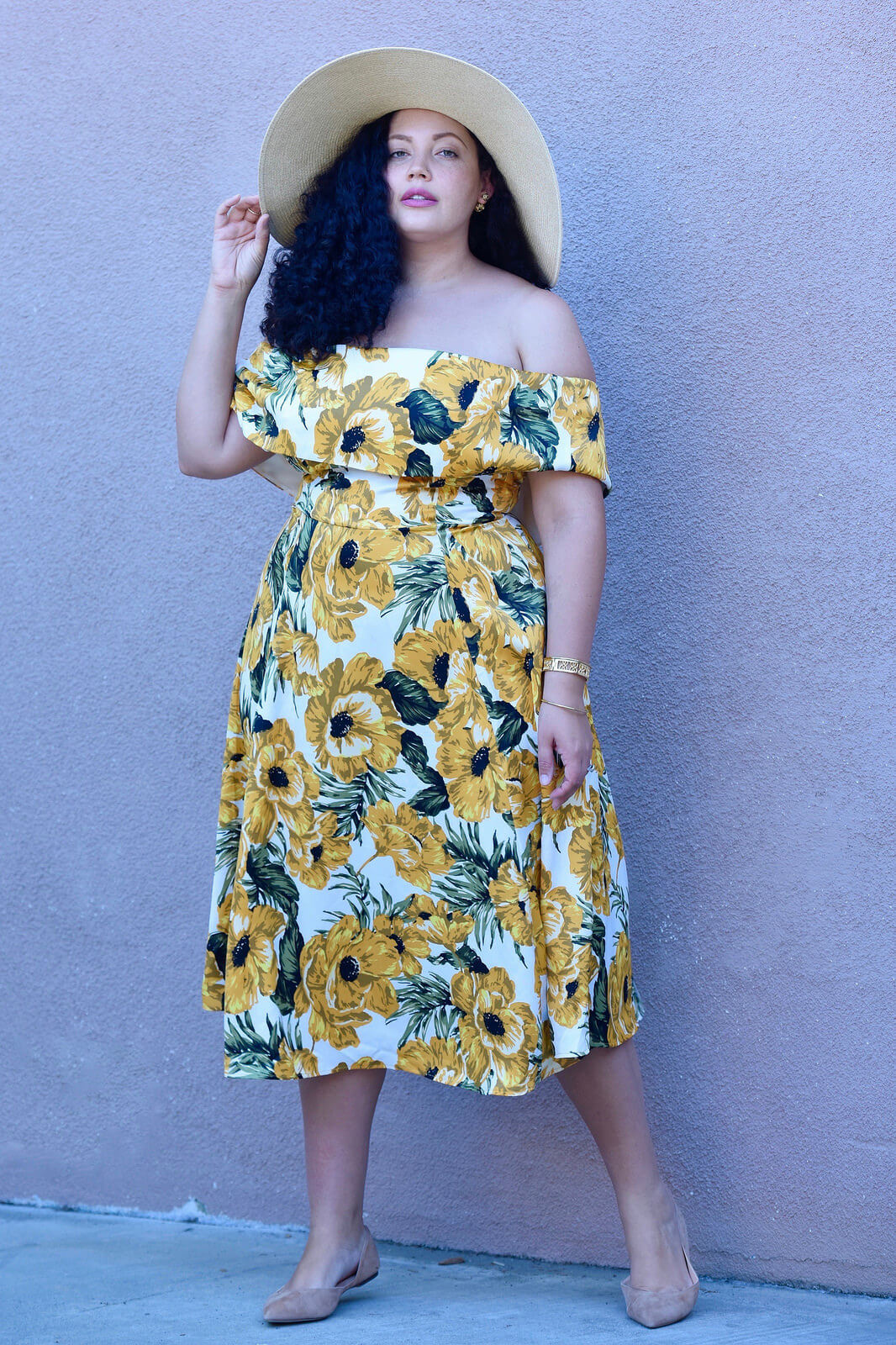 No strapless bra required with this dress via @GirlWithCurves