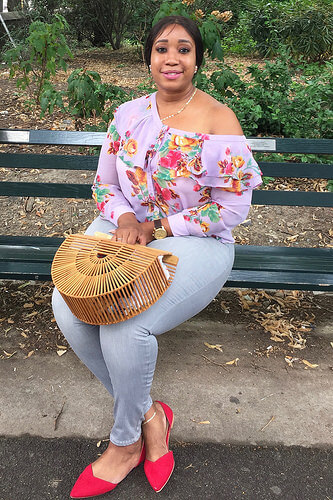 Team GWC Reader Wearing Floral Top And Skinny Jeans via @GirlWithCurves