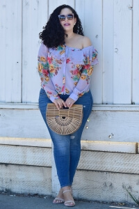 Team GWC Teanesha Wearing Floral Top And Skinny Jeans via @GirlWithCurves