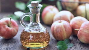 Why You Should Always Have Apple Cider Vinegar on Hand via @GirlWithCurves #wellness #homeRemedies