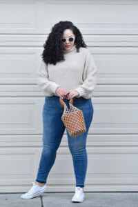 A Comfy outfit that's still stylish via @GirlWithCurves #fashion #outfits #style #mom #curvy