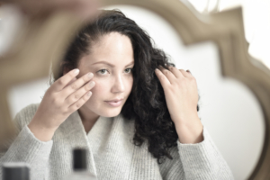 5 Makeup Hacks Everyone Should Know via @GirlWithCurves #makeup #beauty #tips