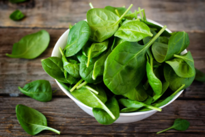 4 Reasons Why You Should Be Eating Spinach Via @GirlWithCurves #health #food #wellness