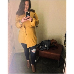 This Fall Outfit Is Made For Curves Via @GirlWithCurves #GWCxLB #yellow #sweater #jeans #skinny #plus #size