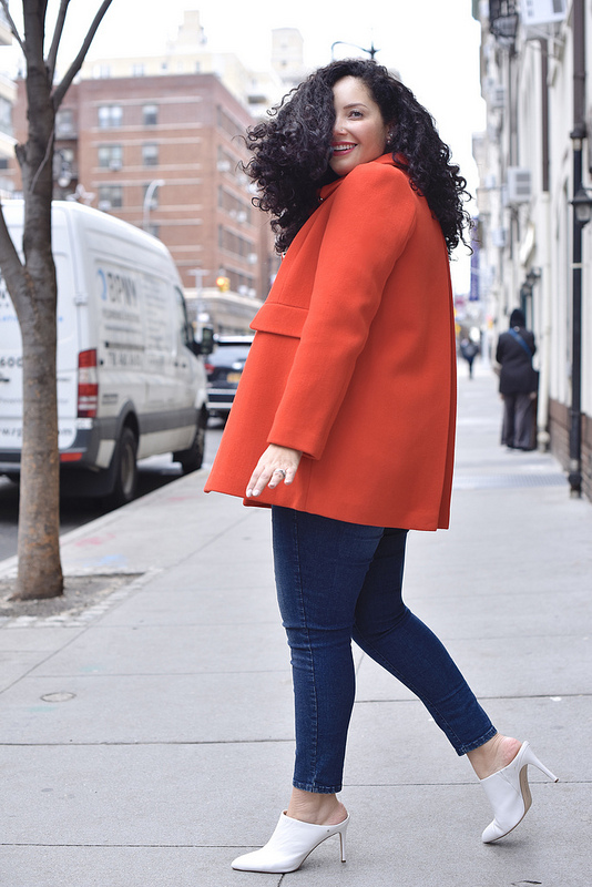 An Outfit That Never Goes Out Of Style Via @GirlWithCurves #katespade #redcoat #fasion #style #blogger