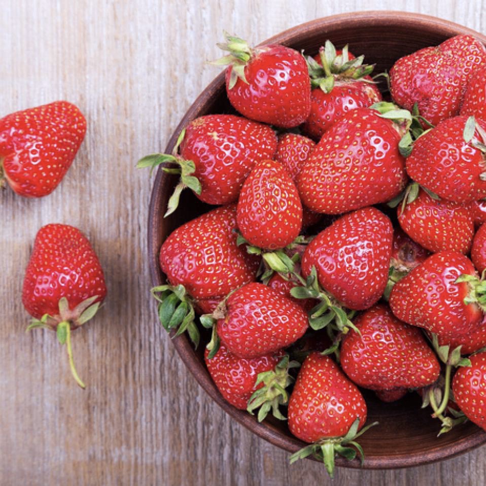 5 Foods That Naturally Boost Collagen In Your Skin Via @GirlWithCurves #skincare #health #strawberry