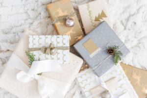 8 Gift Ideas For The Girl Who Has Everything Via Girl With Curves #giftguide #holiday