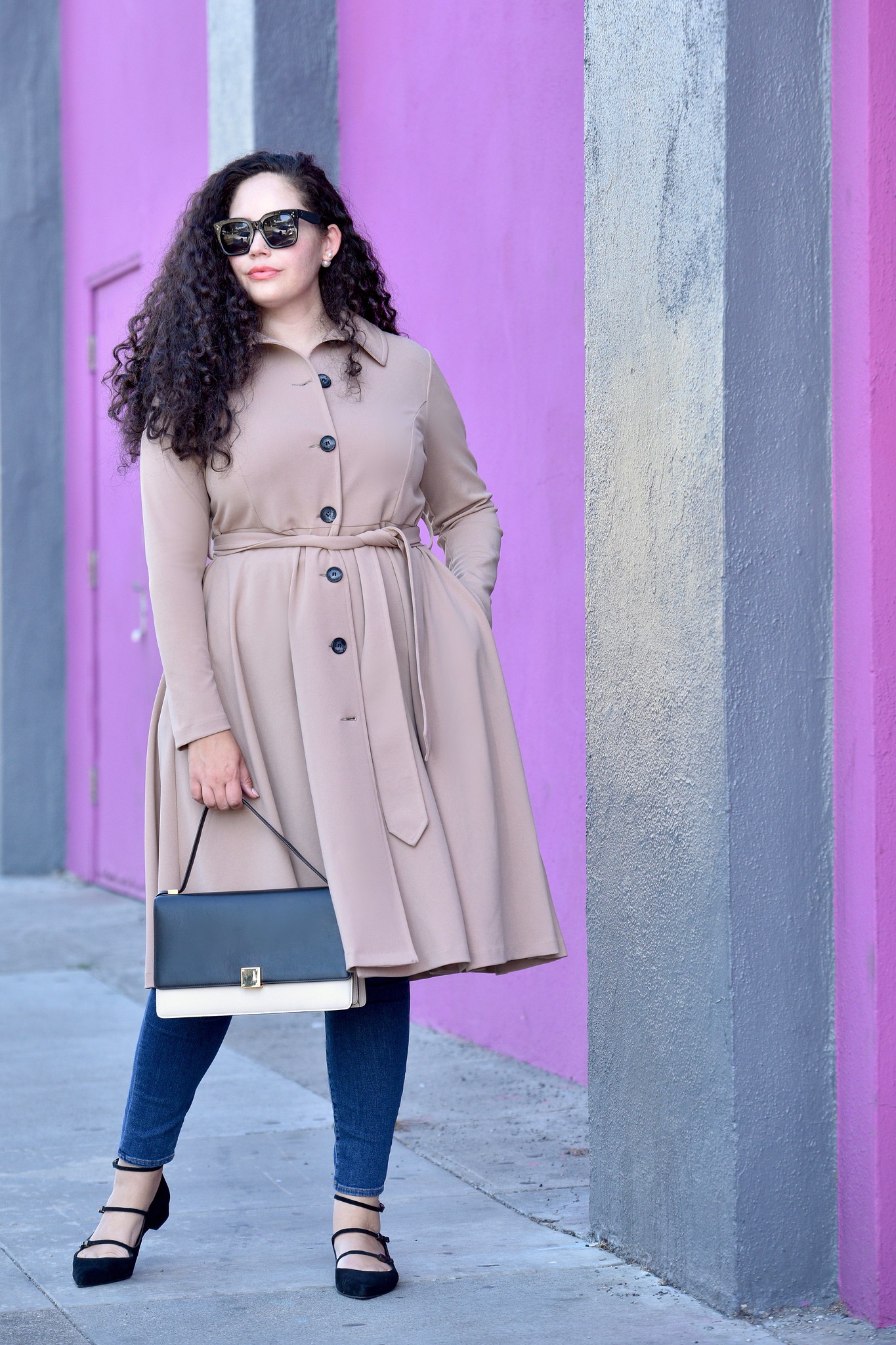 This Trench Dress Is Super Versatile Via Girl With Curves #plussizefashion #curvyfashion #girlwithcurves #trench #skinny #jeans #flats