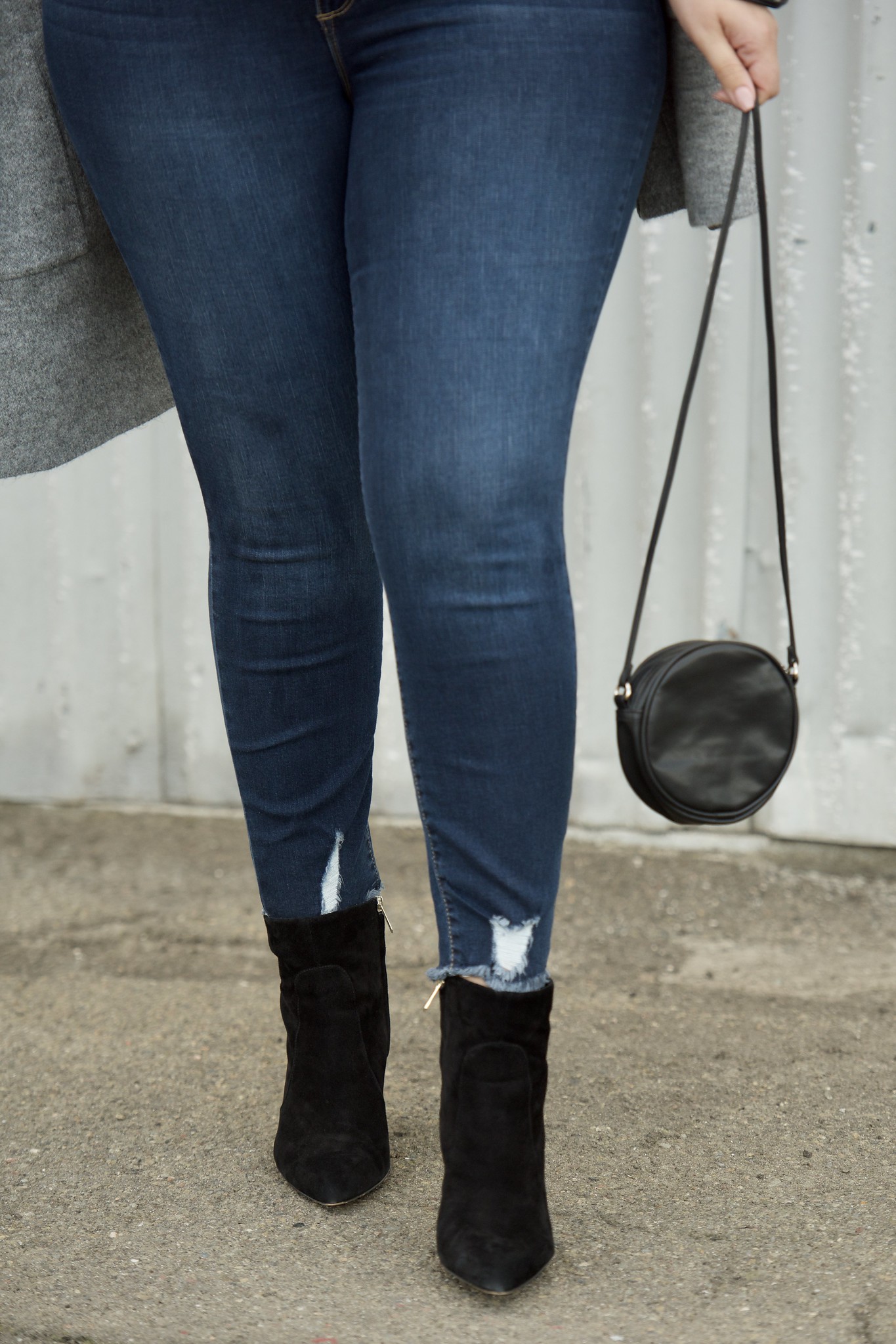 These are my Favorite Jeans Under $25 via Girl With Curves #skinnyjeans #jeans #walmart #budget #fashion #style #plussize #blogger