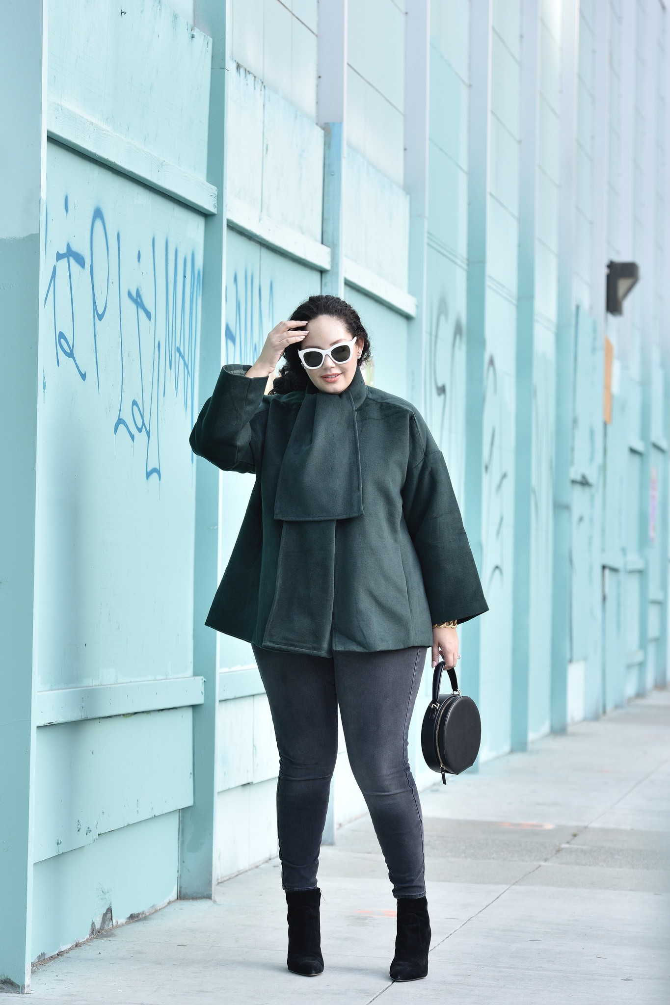 This Statement Coat will be in my Closet Forever via Girl With Curves #plussizefashion #curvyoutfits #modcloth #curvyconfidence #bodypositive